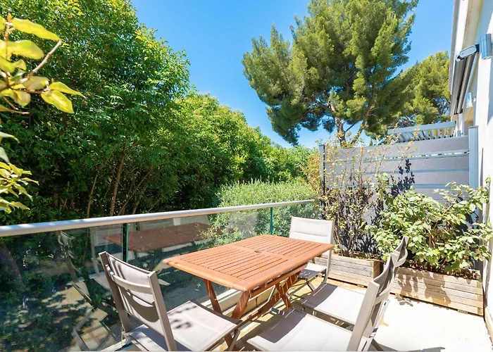 HPC Suites - Cassis Centre - Parking securisé et Piscine Chauffée